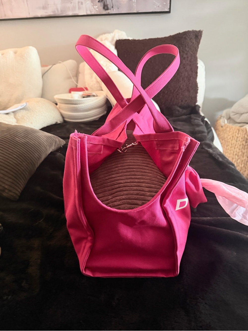 MARC JACOB Canvas Tote in Hot Pink with Logo - Picture 7 of 12